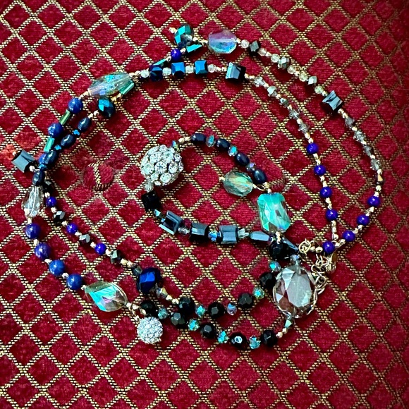 Gorgeous 22in Long Blue Crystal Necklace- Statement Piece - Picture 5 of 10